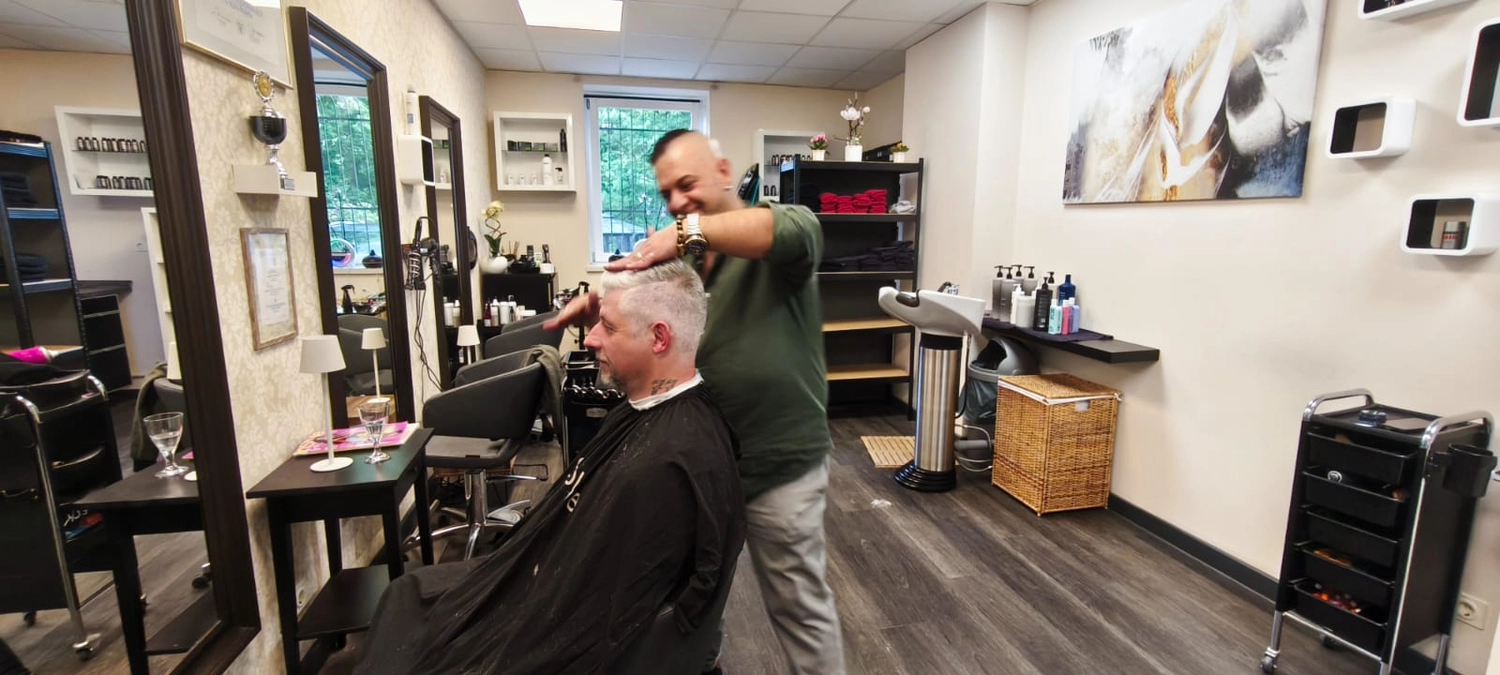 Hairlounge by S Style - Friseursalon - Haircuts Referenzbild