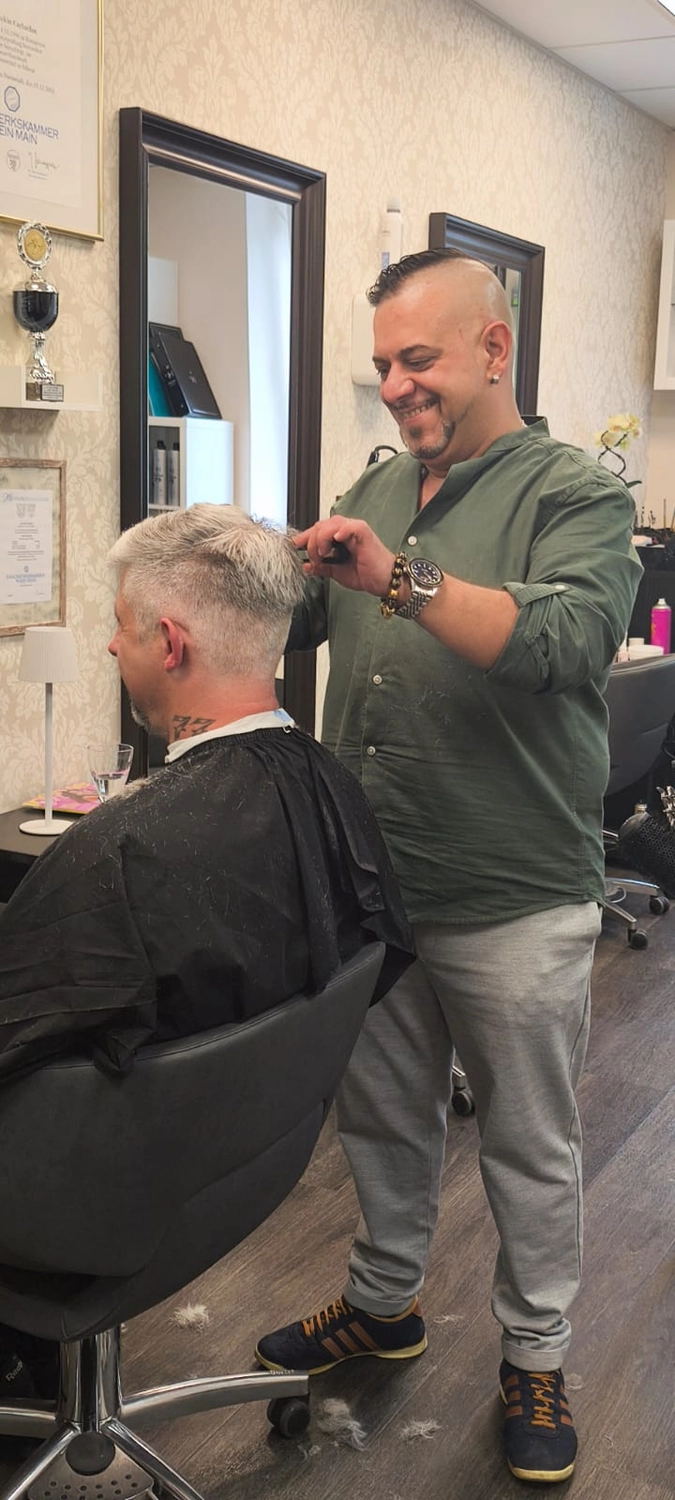 Hairlounge by S Style - Friseursalon - Haircuts Referenzbild